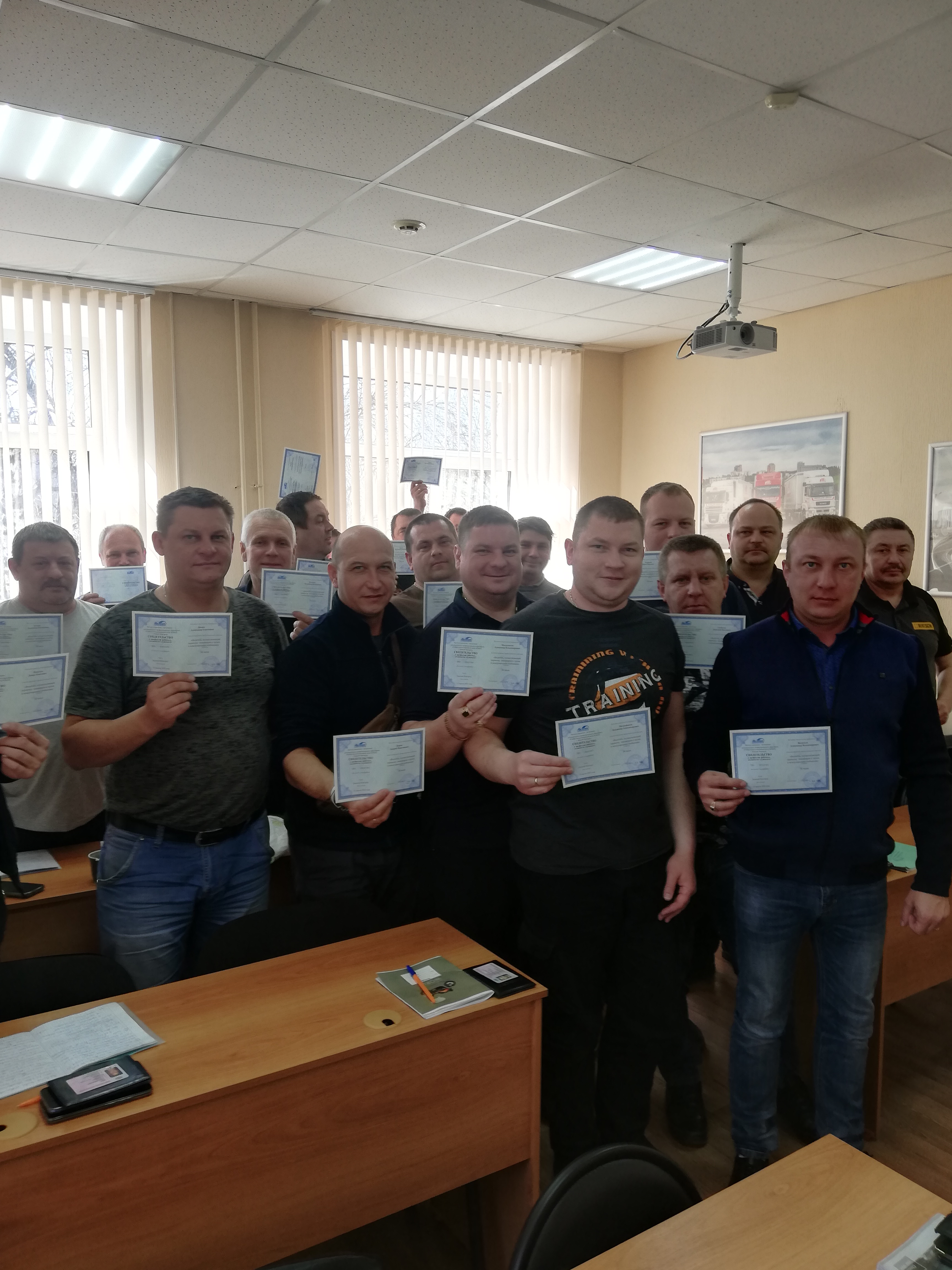 Осуществляется набор в группу для дистанционного обучения по программе профессионального обучения "Водитель, осуществляющий перевозку пассажиров и грузов в международном сообщении" с 28.07.2025 по 01.08.2025."
