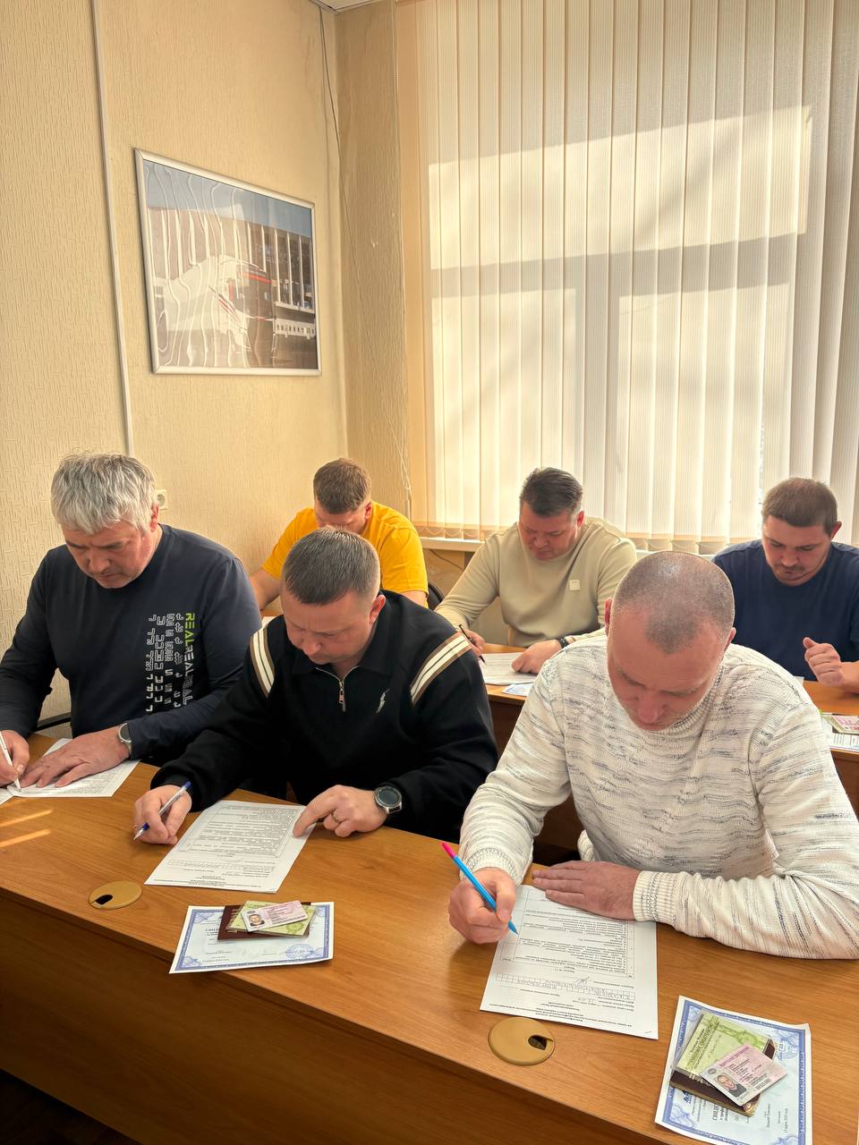 Осуществляется набор в группу для дистанционного обучения по программе профессионального обучения "Водитель, осуществляющий перевозку пассажиров и грузов в международном сообщении" с 13.04.2026 по 17.04.2026